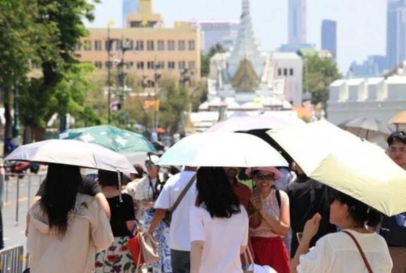 Das thailändische Gesundheitsministerium gab eine erschreckende Bilanz bekannt: Die Hitzewelle hat in diesem Jahr in Thailand bisher bereits 61 Menschen das Leben gekostet , ein deutlicher Anstieg gegenüber den 37 Opfern im letzten Jahr.