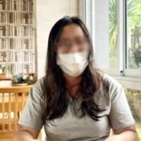 Die erschreckende Geschichte einer gekenterten Touristenboot- Überlebenden vor der Küste von Trang spricht sich gegen die verspäteten Rettungsbemühungen aus , die zum Tod ihrer Schwiegermutter und zu einer schweren Lungeninfektion ihres Kindes führten. Der Vorfall ereignete sich am 4. Mai in der Nähe der Pak-Meng- Brücke im Bezirk Mai Fat und führte dazu, dass 14 Personen im Wasser um ihr Leben kämpften.