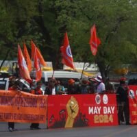 Ein Mitglied des dreigliedrigen Lohnausschusses kritisierte gestern am Mittwoch die Regierung dafür, dass sie im Oktober einen Plan zur landesweiten Erhöhung des täglichen Mindestlohns auf 400 Baht angekündigt hatte, und sagte, die Angelegenheit müsse noch geprüft werden.