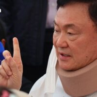 Gegen Thaksin Shinawatra wird aufgrund eines Interviews aus dem Jahr 2015 eine Anklage wegen Majestätsbeleidigung erhoben. Experten zufolge handelt es sich dabei jedoch um einen Deal für seine Rückkehr.