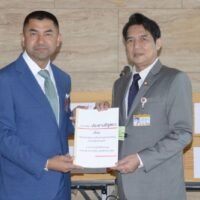 Polizeigeneral Surachate Hakparn, allgemein bekannt als Big Joke, hat einen gewagten Schritt unternommen, um ein Mitglied der Nationalen Antikorruptionskommission Thailands (NACC) des Amtes zu entheben. Seine Bemühungen erfolgen im Zuge seiner eigenen Suspendierung als stellvertretender Polizeichef aufgrund von Vorwürfen der Beteiligung an einem Online-Glücksspielsyndikat.