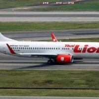 Der stellvertretende Finanzminister Julapun Amornvivat bestätigte, dass Billigflieger ein Eingreifen der Regierung anstreben, um die Verbrauchssteuer auf Flugbenzin (Kerosinsteuer) zu senken. Dies geschah im Anschluss an ein kürzlich stattgefundenes Treffen, bei dem Vertreter der Fluggesellschaften die wirtschaftlichen Herausforderungen erörterten