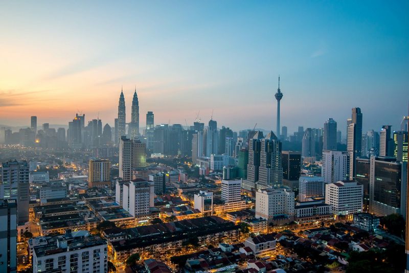 Malaysia hat laut der neuesten Rangliste der amerikanischen Finanzwebseite Insider Monkey die Liste der beliebtesten Länder Asiens angeführt und dabei seine regionalen Rivalen Singapur und Thailand in den Schatten gestellt.