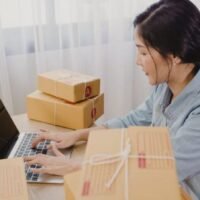 Nach der aktuellen Mehrwertsteuerregelung, die seit 2018 in Kraft ist, unterliegen nur importierte Waren im Wert von über 1.500 Baht der Mehrwertsteuer. Die Royal Gazette hat angekündigt, dass das Finanzministerium ab dem 5. Juli mit der Erhebung einer Mehrwertsteuer auf alle importierten Waren beginnen wird, auch auf solche mit einem Preis unter 1.500 Baht.