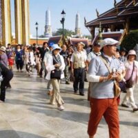 Die thailändische Tourismusbehörde (TAT) hat am Mittwoch ihre Tourismusförderungspolitik für die zweite Jahreshälfte vorgestellt. Sie erklärte, sie werde sich auf die Gewinnung von Kunden aus Fernmärkten konzentrieren, um der Agentur dabei zu helfen, das von der Regierung gesetzte Ziel von 3,5 Billionen Baht Tourismuseinnahmen in diesem Jahr zu erreichen.