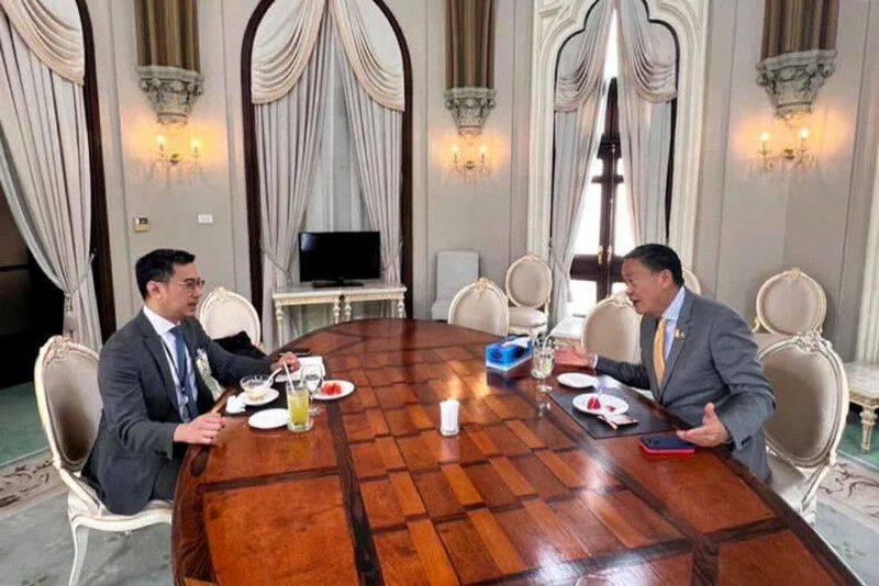 Thailands Premierminister Srettha Thavisin und der Gouverneur der Bank of Thailand (BoT), Sethaput Suthiwartnarueput, sind sich über das von der Regierung vorgeschlagene Almosenprogramm in Höhe von 500 Milliarden Baht uneinig.