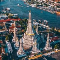 Die thailändische Regierung hat neue Steuermaßnahmen eingeführt, um den Tourismussektor in der Nebensaison anzukurbeln. Der stellvertretende Finanzminister Paopoom Rojanasakul bestätigte heute, dass diese Anreize von Mai bis November gelten und darauf abzielen, den Inlandstourismus anzukurbeln und die Wirtschaft anzukurbeln.