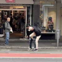 Einem bekannten thailändischen Influencer wurde angeblich seine Luxusuhr im Wert von 6 Millionen Baht gestohlen, als er in der Nähe der Frankfurter Paulskirche spazieren ging. Der Influencer, Paris Sittisarn, auch bekannt als Addzest Carcolor, hat eine Belohnung von 1 Million Baht für jede Hilfe bei der Wiederbeschaffung des gestohlenen Gegenstands ausgesetzt.