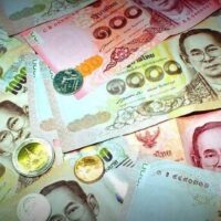 Die Währungen der aufstrebenden asiatischen Länder schwächelten im heutigen feiertagsbedingt schwachen Handel, wobei der thailändische Baht die Hauptlast des Rückgangs zu tragen hatte. Die anhaltende Stärke des US-Dollars und gemischte chinesische Wirtschaftsdaten haben den Abwärtstrend noch weiter verstärkt.