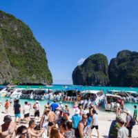 Das thailändische Ministerium für Tourismus und Sport hat entschiedene Maßnahmen zur Bekämpfung von „Preisdumping-Reisen“ eingeleitet. Dabei handelt es sich um ein Problem, das dem berüchtigten Null-Dollar Reisemodell ähnelt, das einige chinesische Unternehmen mit thailändischen Partnern anwenden.