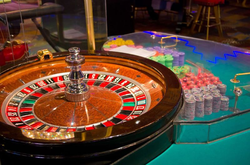 Thailand bereitet die Einführung eines Gesetzes zur Legalisierung von Casinos vor. Ziel ist die Schaffung großer Unterhaltungszonen, um mehr Touristen anzuziehen und zusätzliche Staatseinnahmen zu generieren.