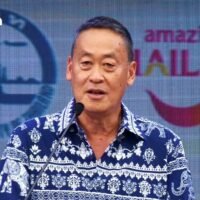 Premierminister Srettha Thavisin sagte am Samstag, dass seine Regierung den Vorschlag der vorherigen Regierung, von ausländischen Touristen, die mit dem Flugzeug nach Thailand einreisen, eine Tourismusgebühr von 300 Baht zu erheben, verwerfen werde.