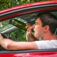 Die Regierung hat Maßnahmen ergriffen, um die Strafen für betrunkene Fahrer, die Unfälle und Verletzungen verursachen, zu verschärfen. Die Don't Drive Drunk Foundation (DDD) schlug strengere Strafen für Alkoholdelikte vor und legte dem Ausschuss zur Überprüfung von Änderungen des Alkoholkontrollgesetzes eine Petition vor.