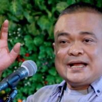 Der ehemalige thailändische Parlamentsabgeordnete und Anführer der Roten Hemden, Jatuporn Prompan, hat sich vehement gegen die Pläne ausgesprochen, Ausländern 99-jährige Pachtverträge für Land zu gestatten und ein System für digitale Geldbörsen einzuführen. Er argumentiert, dass beides auf lange Sicht schädliche Auswirkungen auf das Land haben könnte.