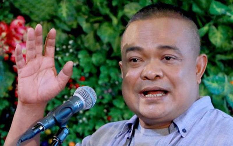 Der ehemalige thailändische Parlamentsabgeordnete und Anführer der Roten Hemden, Jatuporn Prompan, hat sich vehement gegen die Pläne ausgesprochen, Ausländern 99-jährige Pachtverträge für Land zu gestatten und ein System für digitale Geldbörsen einzuführen. Er argumentiert, dass beides auf lange Sicht schädliche Auswirkungen auf das Land haben könnte.