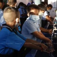 Die thailändische Regierung will einer Million Schulabbrechern helfen. Ziel der Initiative ist es, alle Kinder wieder in die Schule zu bringen. Die Regierung wird ein Projekt starten, um Schulabbrecher zu finden und zu unterstützen. Zuvor hatte sie festgestellt, dass über eine Million Schüler ihre Schulausbildung vorzeitig abgebrochen haben.