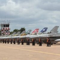 Premierminister Srettha Thavisin betonte, die Regierung müsse noch entscheiden, ob der in Schweden hergestellte Gripen oder der in den USA hergestellte F-16 für das neue Kampfflugzeug-Beschaffungsprojekt der Royal Thai Air Force (RTAF) ausgewählt werden soll .