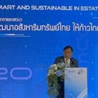 Der stellvertretende Premierminister und Finanzminister Pichai Chunhavajira bestätigte, dass die Regierung ein Projekt vorantreibt, das es Ausländern ermöglichen soll, Eigentumswohnungen für 99 Jahre zu mieten. Damit soll der Immobiliensektor angekurbelt werden, in dem es über 200.000 unverkaufte Einheiten gibt.