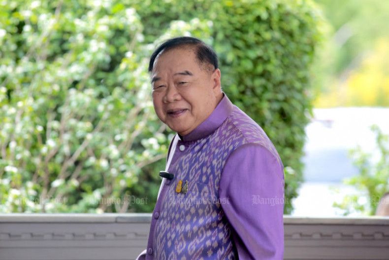 Wichtige Mitglieder der Koalitionspartei Palang Pracharath Partei (PPRP) sind verärgert über zwei Lieder, in denen ein Mitglied den Parteichef Prawit Wongsuwon für den Posten des Premierministers unterstützt.Parteigeneralsekretär Thamanat Prompow lehnte am Dienstag die Lieder von Samart Janechaijitrawanich ab und rügte ihn scharf.
