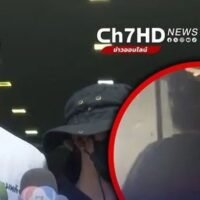 Ein Teenager-Mädchen, das seine Schuluniform trug, wurde heute Morgen (23. Juli) in ihrem Haus von einem Nachbarn geohrfeigt, weil er wütend auf sie war, weil sie ihn auf Facebook als Freund gelöscht hatte, berichtete der Fernsehsender Channel 7.