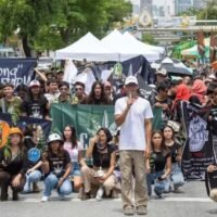 Ein Netzwerk, das sich gegen den Schritt der von der Pheu Thai geführten Regierung wendet, Marihuana wieder als Betäubungsmittel einzustufen, hat seinen Protest verstärkt. Einige Mitglieder sind in einen Hungerstreik getreten, um eine Untersuchung zu fordern, bevor irgendwelche Maßnahmen ergriffen werden, berichtete die Zeitung Naewna gestern (10. Juli).