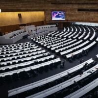 Im Herzen des demokratischen Prozesses in Thailand entbrennt derzeit eine kontroverse Debatte, angeführt von der Move Forward Partei. Die Partei forderte die Bevölkerung Thailands dazu auf, die Bedeutung und Notwendigkeit des Senats kritisch zu prüfen, nachdem es Vorwürfe wegen Wahlbetrugs bei den jüngsten Senatswahlen gegeben hatte.