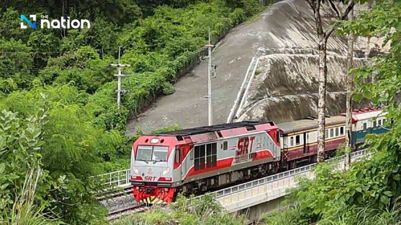 Die thailändische Staatsbahn (SRT) hat gestern (28. Juli) den Betrieb durch den Phasadet-Tunnel, den mit 5,2 km längsten Eisenbahntunnel Thailands, innerhalb weniger Stunden nach seiner Eröffnung eingestellt. Die Entscheidung wurde getroffen, nachdem Videos von in die Waggons geblasenem Staub online gestellt wurden.