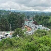 Angesichts des eskalierenden Konflikts und der wirtschaftlichen Instabilität fliehen thailändische Unternehmen aus Myanmar. Der anhaltende Konflikt zwischen der Militärregierung Myanmars und den Oppositionskräften zeigt keine Anzeichen einer Entspannung, was thailändische Unternehmen dazu veranlasste, Investitionen in Höhe von sage und schreibe 7 Milliarden US-Dollar (rund 253 Milliarden Baht) abzuziehen.