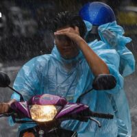 Aufgrund des im Land vorherrschenden gemäßigten Südwestmonsuns seien in einigen Gebieten Thailands am Samstag Gewitter und vereinzelt schwere Regenfälle wahrscheinlich, teilte die thailändische Wetterdienstbehörde mit.