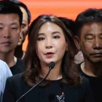 Alle 143 ehemaligen Abgeordneten von Move Forward werden sich heute am Freitag gemeinsam einer neuen Partei anschließen, um nach der Auflösung der Reformpartei ihren Abgeordnetenstatus beizubehalten, sagte der ehemalige Abgeordnete von Move Forward, Sirikanya Tansakun.