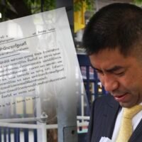 Surachet Hakparn, „Big Joke“, berühmt für seinen schnellen Aufstieg in der Royal Thai Police und seine einflussreichen Verbindungen, wurde auf königlichen Befehl offiziell abgesetzt. Die Royal Gazette veröffentlichte am Donnerstag einen königlichen Befehl zur Amtsenthebung des stellvertretenden Chefs der Royal Thai Police, General Surachet Hakparn, in den Medien als „Big Joke“ bekannt.