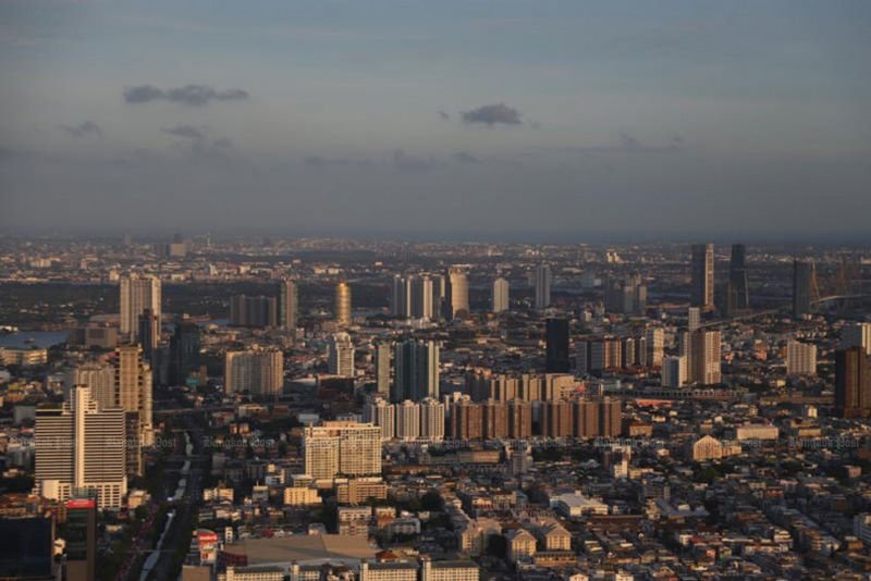 Thailändische Hotelbetreiber planen, ganze Stockwerke mit Eigentumswohnungen aufzukaufen und an Touristen zu vermieten. Hotelbetreiber sind besorgt über die Änderungen der Regeln für ausländisches Immobilieneigentum, da sie befürchten, dass dies zu einem weiteren Zustrom illegaler Hotels nach Thailand führen könnte .