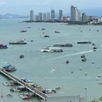 Nach Angaben der örtlichen thailändischen Tourismusbehörde (TAT) hat Pattaya in den ersten sechs Monaten dieses Jahres mehr als 12 Millionen Touristen begrüßt, eine Million mehr als im Jahr 2023. Der Direktor des TAT-Büros in Pattaya, Urai Mukpradabtong, sagte, dass die Zahl der Tourismusteilnehmer in der Provinz Chon Buri um 9,32 % gestiegen sei, verglichen mit 11,61 Millionen im gleichen Zeitraum des Vorjahres.