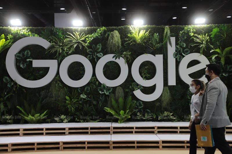 Google wird vorgeworfen, Unternehmen dafür zu bezahlen, dass es Suchanfragen auf ihren Geräten und Plattformen automatisch verarbeitet. Ein US-Bundesrichter entschied am Montag, Google habe illegal gehandelt, um sein Monopol bei der Online-Suche aufrechtzuerhalten. Diese richtungsweisende Entscheidung erschüttert die Macht der Technologiegiganten im modernen Internetzeitalter und könnte ihre Geschäftspraktiken grundlegend verändern.