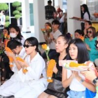 Thailands Wirtschaft stehe aufgrund sinkender Exporte und einer nicht wettbewerbsfähigen Produktion kurz vor einer Krise, sagte der geschäftsführende Finanzminister Pichai Chunhavajira am Mittwoch. Die Exporte machten 70 Prozent der Wirtschaft aus, doch der verarbeitende Sektor könne die Marktnachfrage nicht befriedigen, erklärte Pichai auf einem Wirtschaftsseminar.