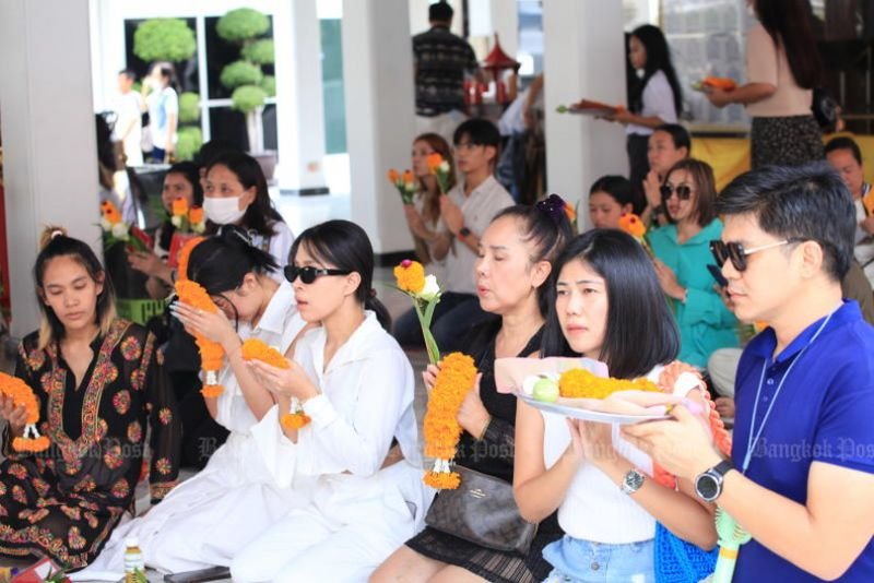 Thailands Wirtschaft stehe aufgrund sinkender Exporte und einer nicht wettbewerbsfähigen Produktion kurz vor einer Krise, sagte der geschäftsführende Finanzminister Pichai Chunhavajira am Mittwoch.Die Exporte machten 70 Prozent der Wirtschaft aus, doch der verarbeitende Sektor könne die Marktnachfrage nicht befriedigen, erklärte Pichai auf einem Wirtschaftsseminar.