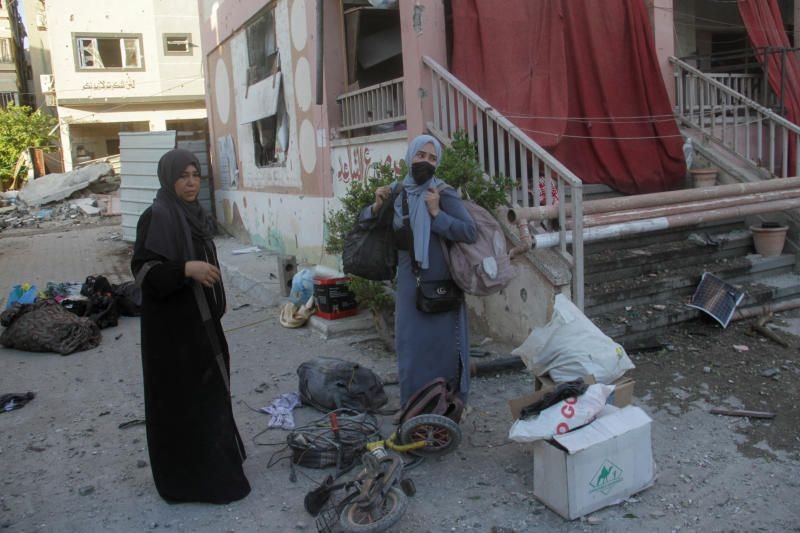 Mehr als 100 Palästinenser wurden bei einem israelischen Angriff auf eine Schule im Gazastreifen, in der Vertriebene untergebracht waren, getötet und Dutzende verletzt, berichtete die offizielle palästinensische Nachrichtenagentur heute am Samstag, während die israelische Armee erklärte, sie habe ein Kommandozentrum der Hamas getroffen.