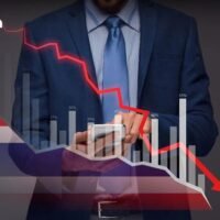 Die thailändische Börse spiegelte am Montag die globalen Markttrends wider und verlor 38,35 Punkte oder 2,92 % und schloss bei 1.274,73 Punkten, nachdem die europäischen Märkte angesichts wachsender Sorgen über eine mögliche Rezession in den USA um 3 % gefallen waren.