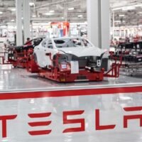 Der Elektroauto Riese Tesla hat seine Pläne, eine Produktionsstätte in Thailand zu errichten, aufgegeben . Diese Entwicklung ist Teil einer umfassenderen strategischen Neuausrichtung, die sich auf die globalen Expansionspläne des Konzerns außerhalb der wichtigen Zentren in China, den USA und Deutschland auswirkt.