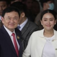 Thaksin Shinawatra, der ehemalige thailändische Premierminister, macht mit einem mutigen Vorschlag wieder Schlagzeilen: eine negative Einkommensteuer (NIT) zur Reduzierung von Armut und sozialer Ungleichheit in Thailand. Dieser neueste Plan könnte das Steuersystem des Landes erheblich verändern.