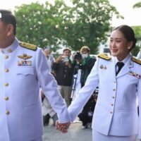 Stolzer Vater sagt, Paetongtarns Jugend und Bescheidenheit werden ihr in ihrem neuen Amt helfen. Der ehemalige Premierminister Thaksin Shinawatra schloss eine Rolle als Berater seiner Tochter, Premierministerin Paetongtarn Shinawatra, mit der Begründung aus, dies sei nicht notwendig und er sei jederzeit telefonisch erreichbar, falls Rat erforderlich sei.