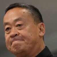 Srettha Thavisin, einst ein erfolgreicher Immobilienmagnat, stieg rasch zum Premierminister Thailands auf , erlebte jedoch innerhalb eines Jahres einen dramatischen Niedergang. Srettha, geboren am 15. Februar 1962, war im Luxusimmobiliengeschäft tätig und wurde Thailands 30. Premierminister. Er war CEO von Sansiri, einem großen Immobilienentwicklungsunternehmen, bevor er 2022 zurücktrat, um in die Politik zu gehen.