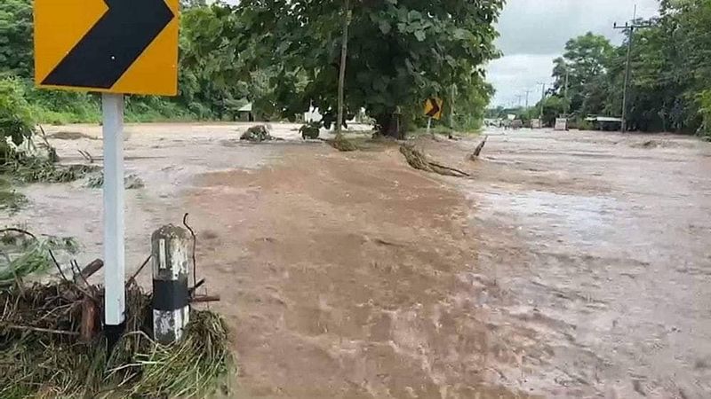 Das National Water Resources Office (NWRO) hat für 23 Provinzen in ganz Thailand eine Warnung herausgegeben, wachsam zu bleiben wegen Sturzfluten und Erdrutschen aufgrund der voraussichtlich bis zum 22. August andauernden schweren Regenfälle.