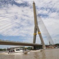 Nach schweren Überschwemmungen im Norden bereiten die Wirtschaftsführer in den zentralen Ebenen Präventionsmaßnahmen für ein Risiko vor, das seit Jahrhunderten jährlich auftritt. Die schweren Überschwemmungen im Norden Thailands haben Befürchtungen ausgelöst, dass es auch in den zentralen Ebenen, dem Zentrum der Wirtschaft des Landes, zu ähnlichen Schäden kommen könnte. Experten warnen vor der Möglichkeit weiterer Überschwemmungen in den nächsten 60 Tagen.