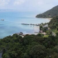 Der Leiter der Nationalparks, Chaiwat Limlikhit-aksorn, hat seine Besorgnis über eine Zunahme von Landkäufen auf Koh Chang in der Provinz Trat durch Investoren mit mutmaßlichen Verbindungen zu zwielichtigen Unternehmen zum Ausdruck gebracht.