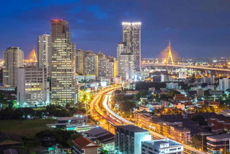 Während Chinas Wirtschaft schwächelt, drängen Branchenführer auf Diversifizierung, um Thailands Wirtschaft lebendig zu halten. Mit der Machtübernahme durch eine neue Regierung war die thailändische Wirtschaft in den vergangenen zwölf Monaten aufgrund interner und externer Herausforderungen mit erheblichen Schwankungen konfrontiert.