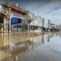 Schwere Regenfälle in der Nacht machen die harte Arbeit der Einheimischen des Bezirks Muang in Nong Khai zunichte. Schwere Regenfälle in der Nacht zum Mittwoch führten erneut zu Überschwemmungen in der Innenstadt des Bezirks Muang in Nong Khai, kaum einen Tag nachdem die vorherigen Überschwemmungen abgeklungen waren.
