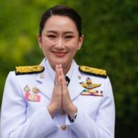 Thailands Premierminister Paetongtarn Shinawatra kommt für ein Gruppenfoto ins Regierungsgebäude, bevor sie am Freitag, den 6. September 2024, vor Thailands König Maha Vajiralongkorn in Bangkok, Thailand, seinen Amtseid ablegt.