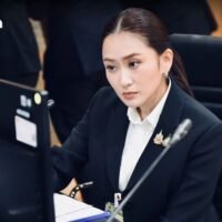 Die Opposition stellt die Wirksamkeit und Gerechtigkeit der Politik der neuen Regierung zur Wiederbelebung der Wirtschaft in Frage. Paetongtarn Shinawatra begann ihre Amtszeit als Premierministerin offiziell mit der Vorstellung der Politik ihrer Regierung im Parlament am Donnerstag.
