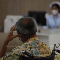 Patienten, die im Krankenversicherungsprogramm des Sozialversicherungsamtes eingeschrieben sind, könnten Probleme bekommen, wenn sich immer mehr private Krankenhäuser davon abmelden. Weitere private Krankenhäuser könnten ihre Mitgliedschaft im staatlichen Sozialversicherungssystem aufgeben, weil ihnen durch die niedrige Erstattung bestimmter Leistungen an die Patienten immer mehr Verluste entstehen.